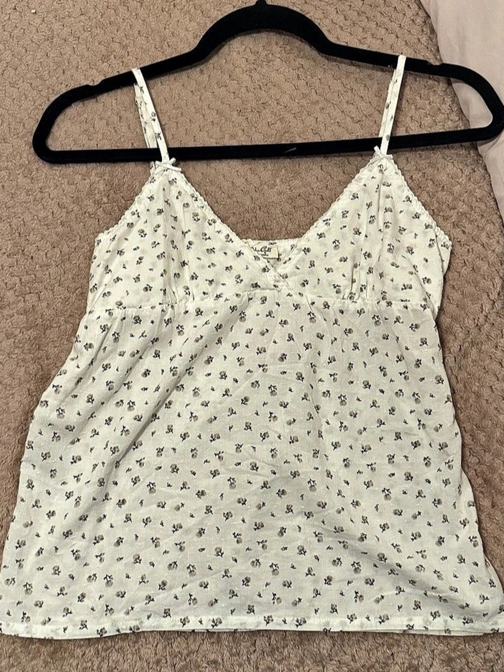 Brandy Melville Floral Camisole in White Size Medium